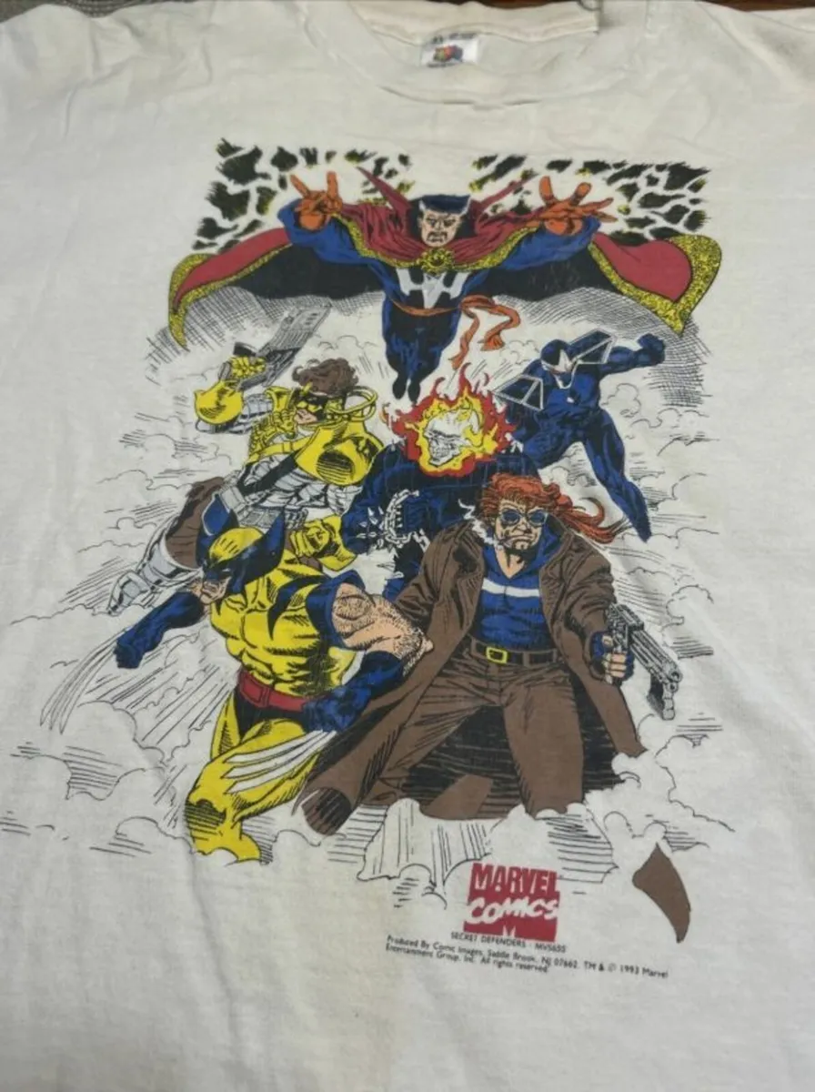 t-shirt with a drawing of a Wolverine - Image 2