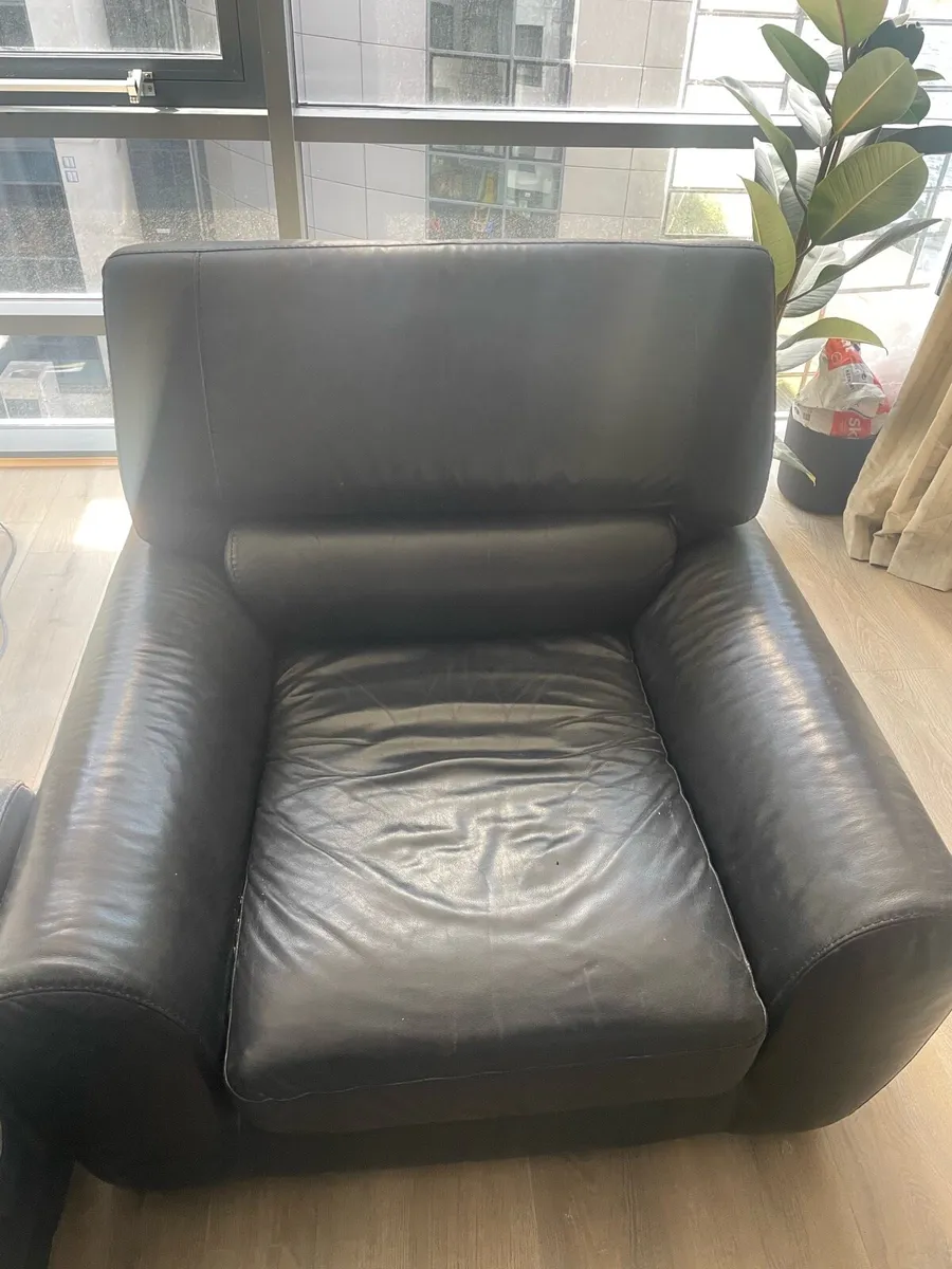 Black single and double couch - Image 2