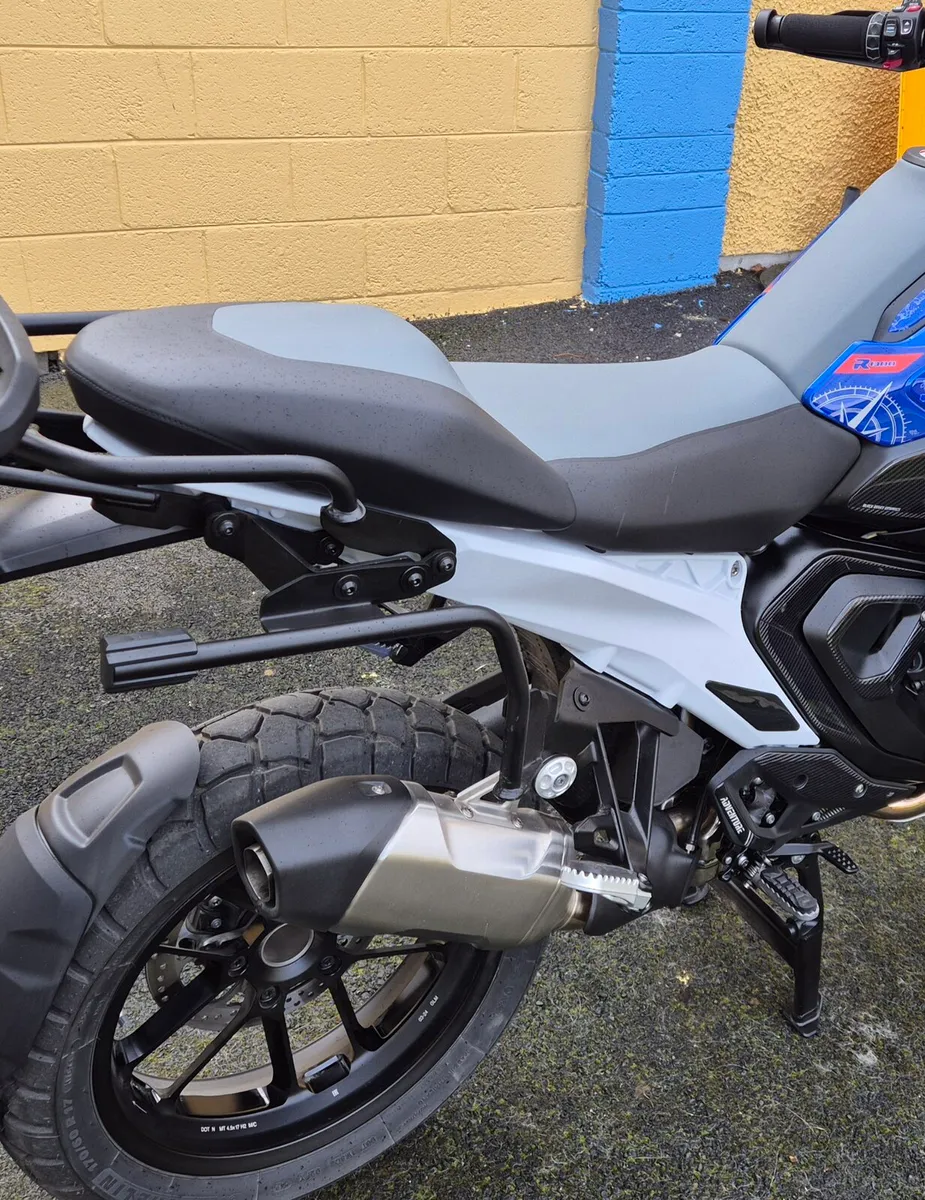 BMW R1300GS OEM heated comfort seats - Image 1