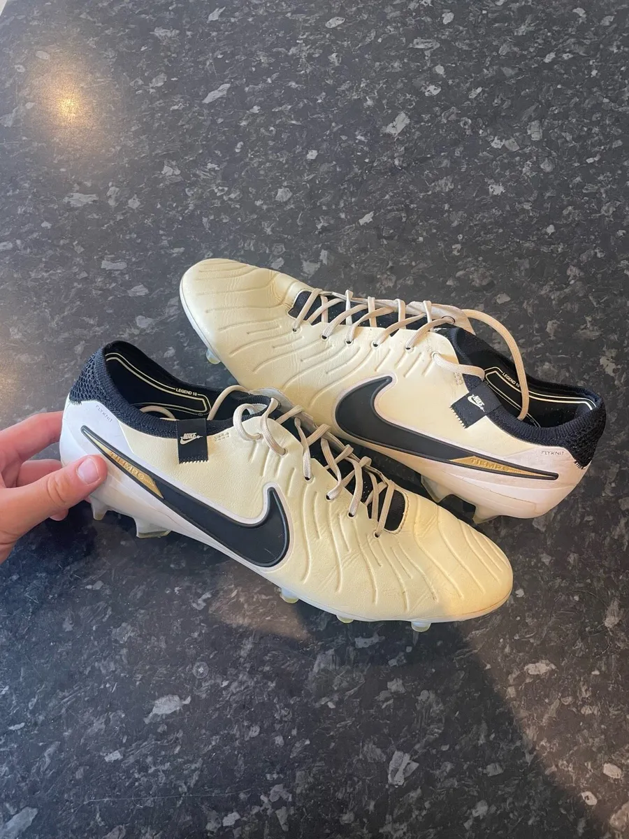 UK 12 Nike tiempo football boots - Image 1