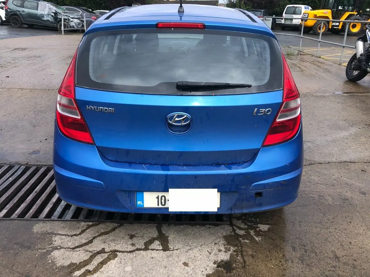 2010 HYUNDAI 130 1.6 dsl (for parts only) - Image 2