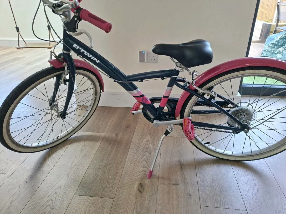 Girls bike 24 inch - Image 1