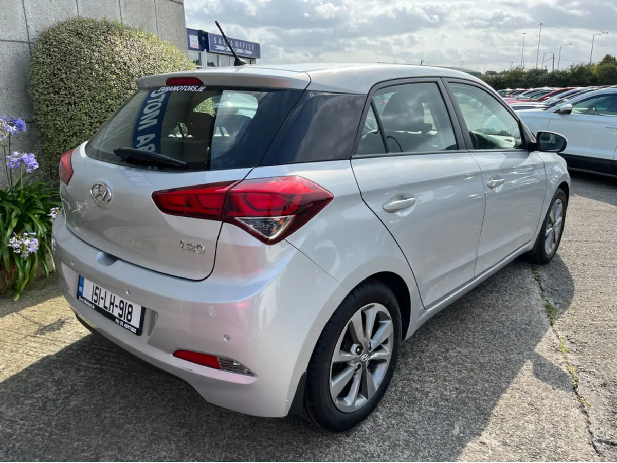 Hyundai i20 DELUXE 1.2 PETROL - Image 4