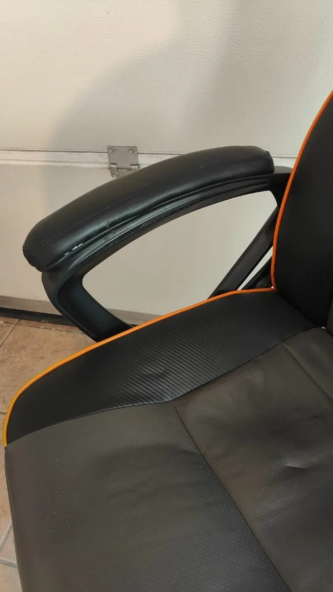 Office/gaming chair - Image 2
