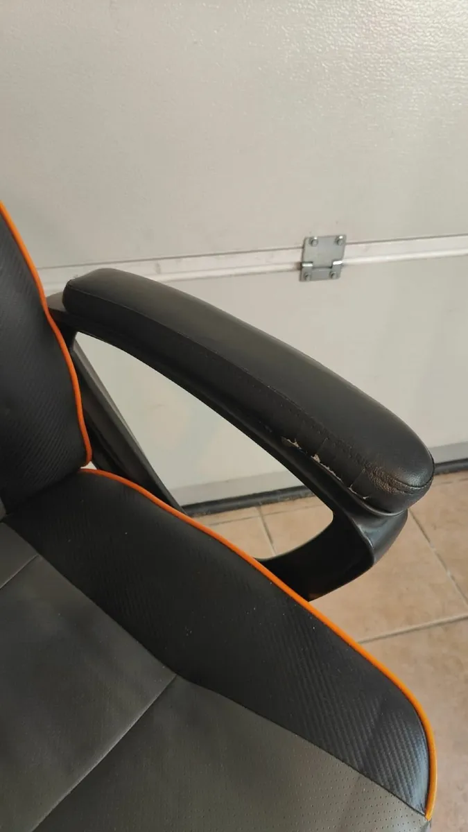 Office/gaming chair - Image 3