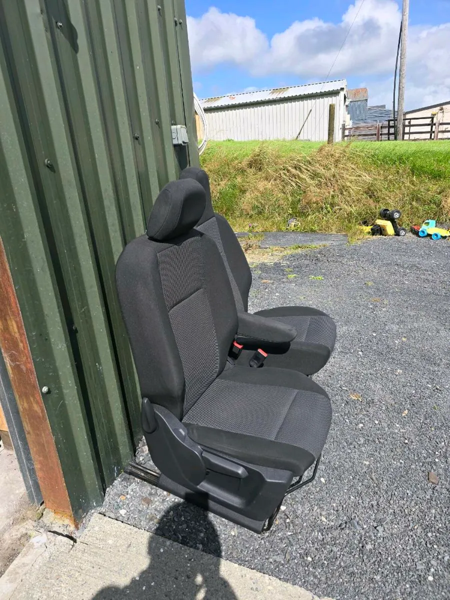 Peugeot partner 2021 model seats - Image 3