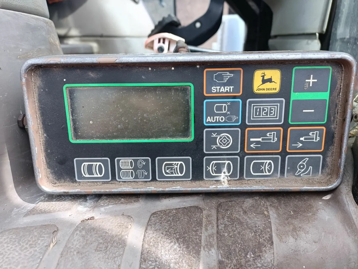 John Deere 575 Baler - Image 1
