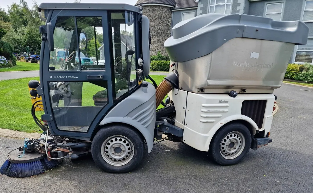 2018 Hako Citymaster roadsweeper road sweeper - Image 1