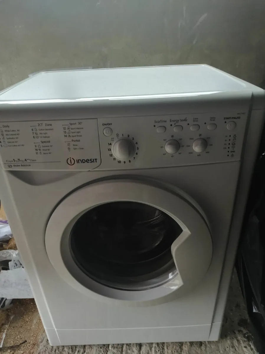 Washing machine - Image 1