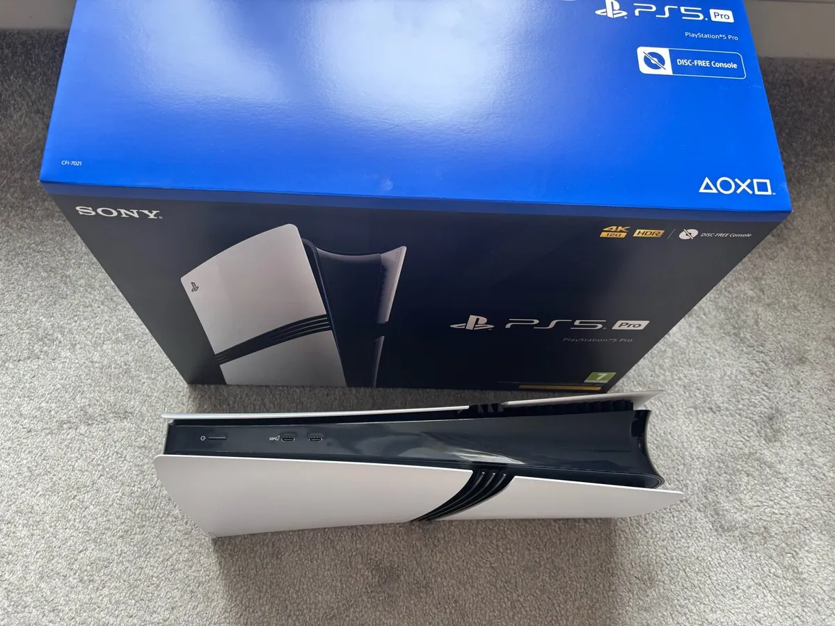 PlayStation 5 pro 2TB with disc drive - Image 2