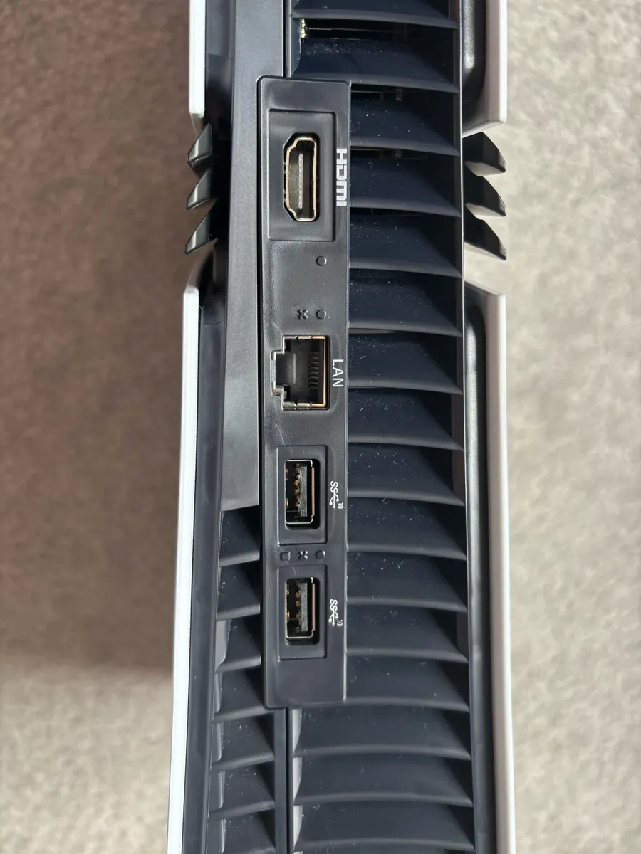 PlayStation 5 pro 2TB with disc drive - Image 3