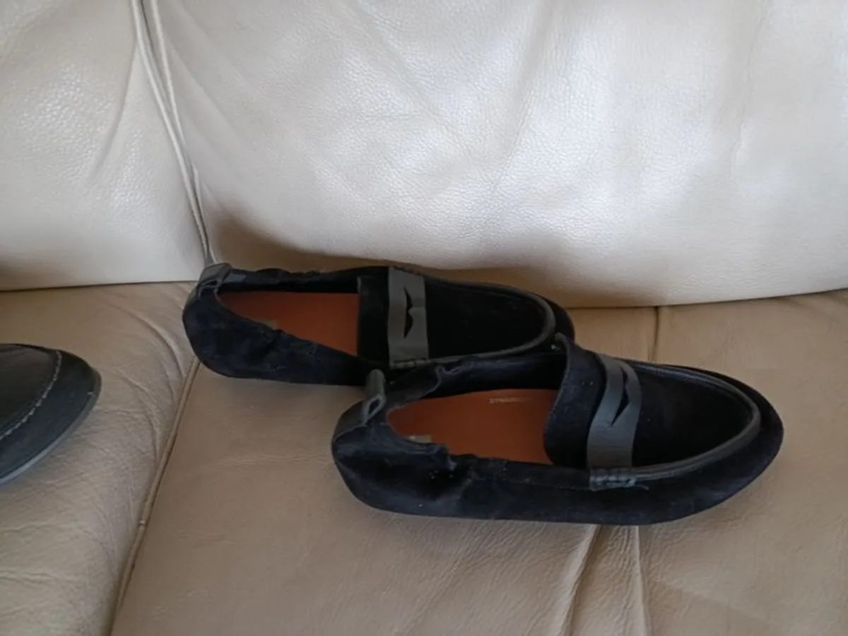 FitFlop Black Suede loafer 5.5 - Image 1