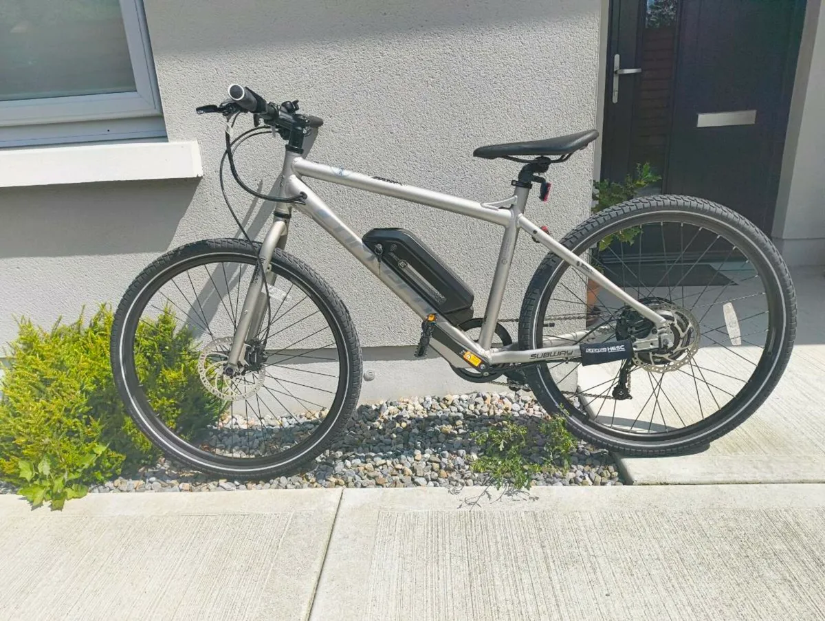 Carrera electric bike -less than 50kms - Image 1