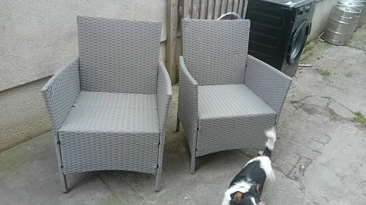 Patio seating - Image 1