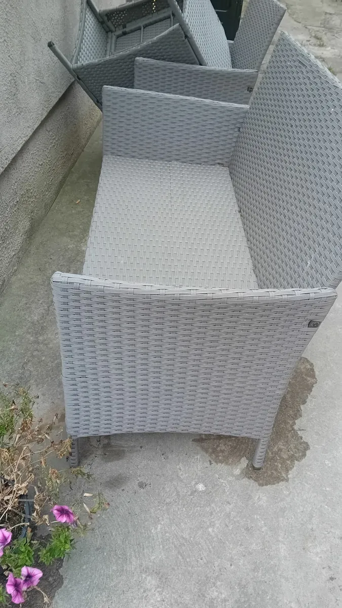 Patio seating - Image 2