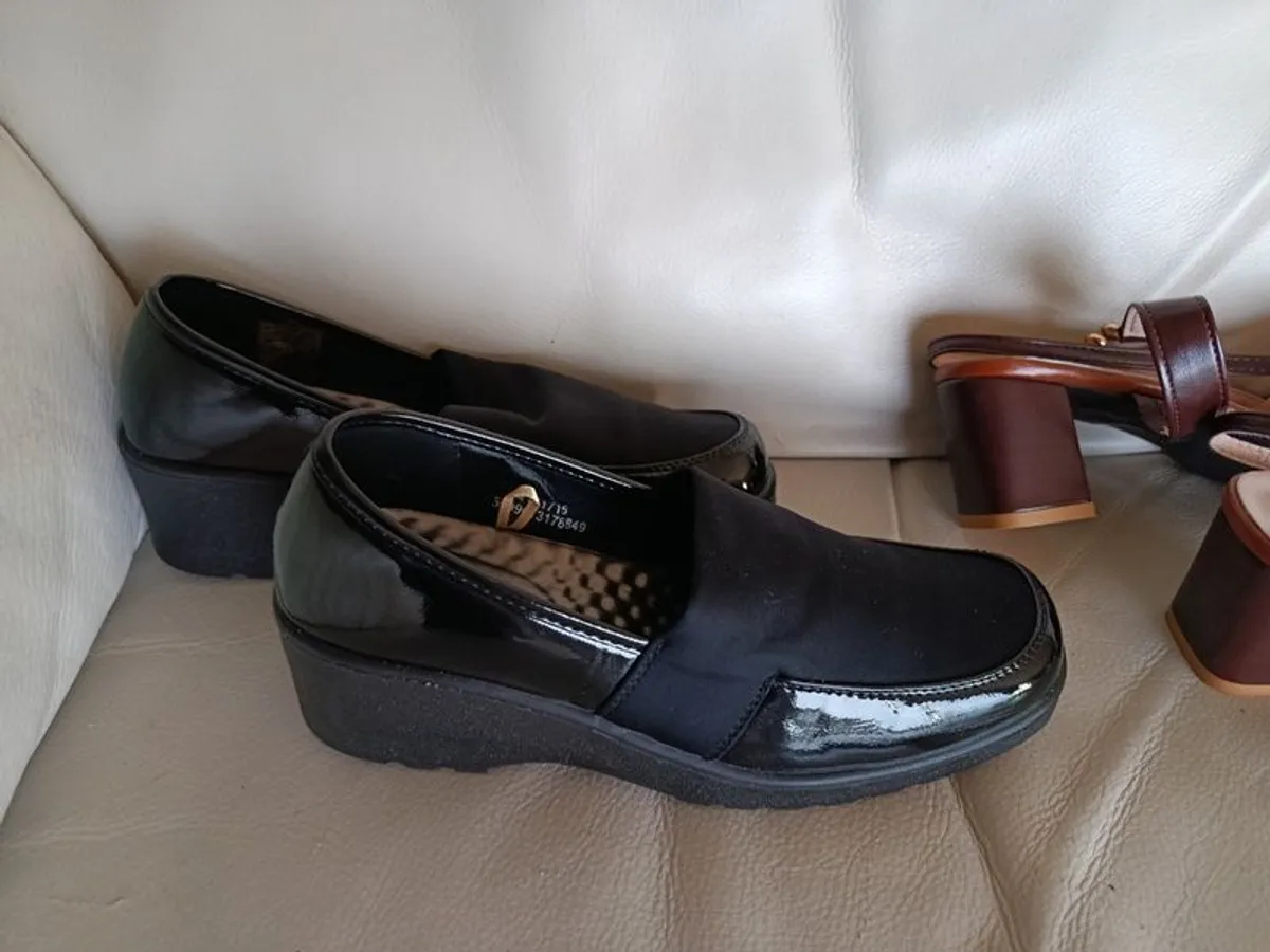 Black wedge Sz 6