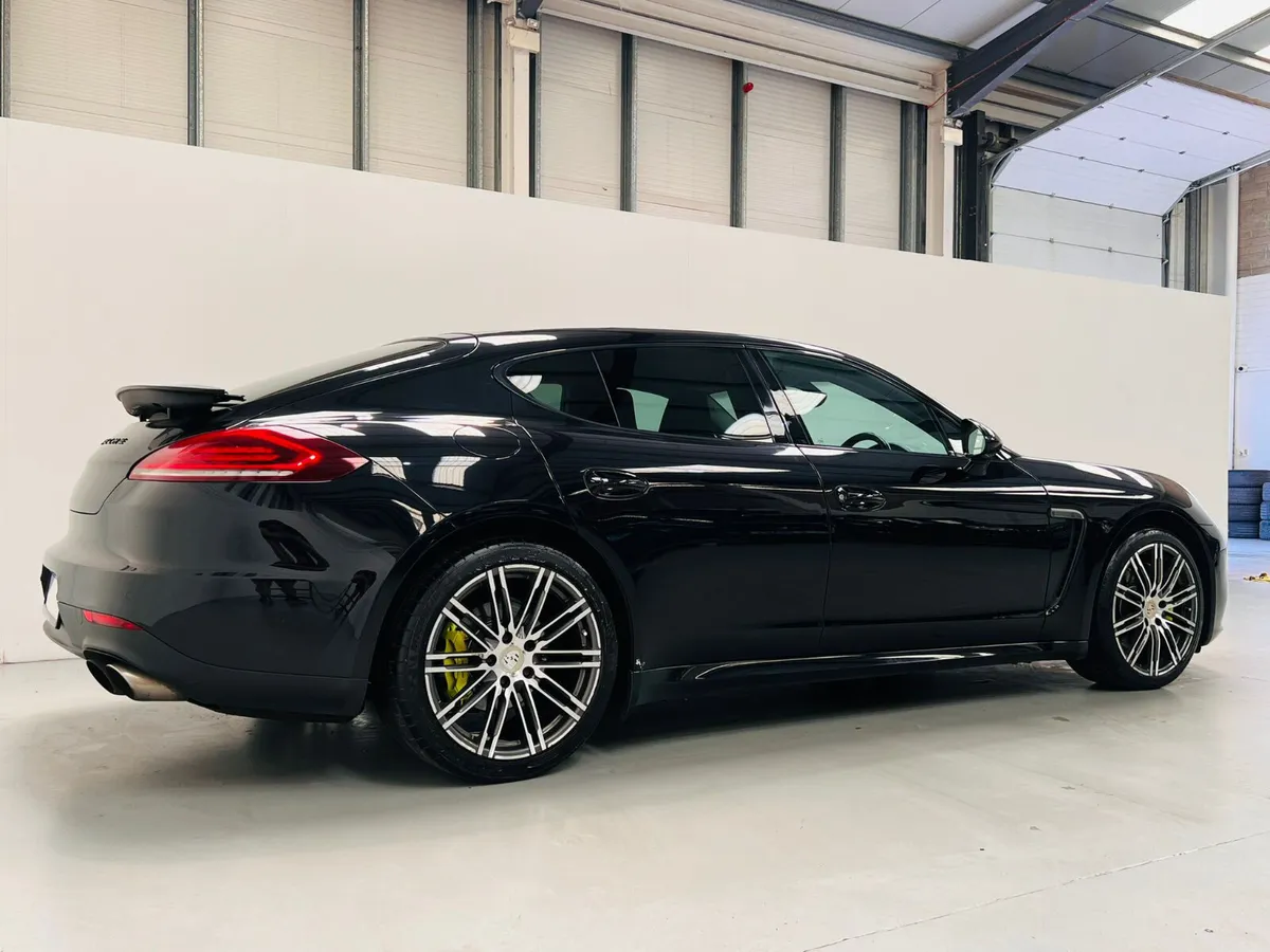 2015 Porsche Panamera 3.0L E-Hybrid - Image 4