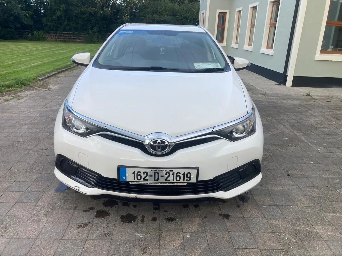 2016 Toyota auris van - Image 1