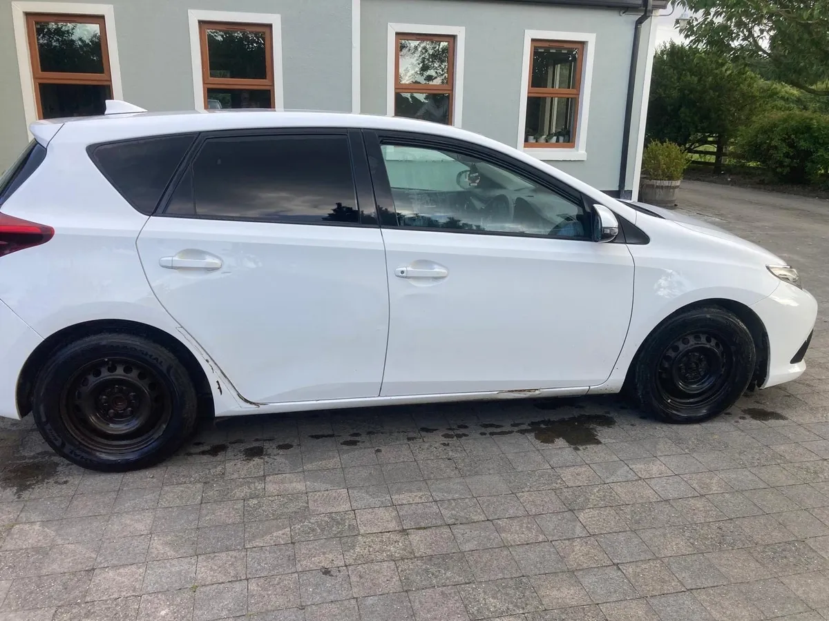 2016 Toyota auris van - Image 4