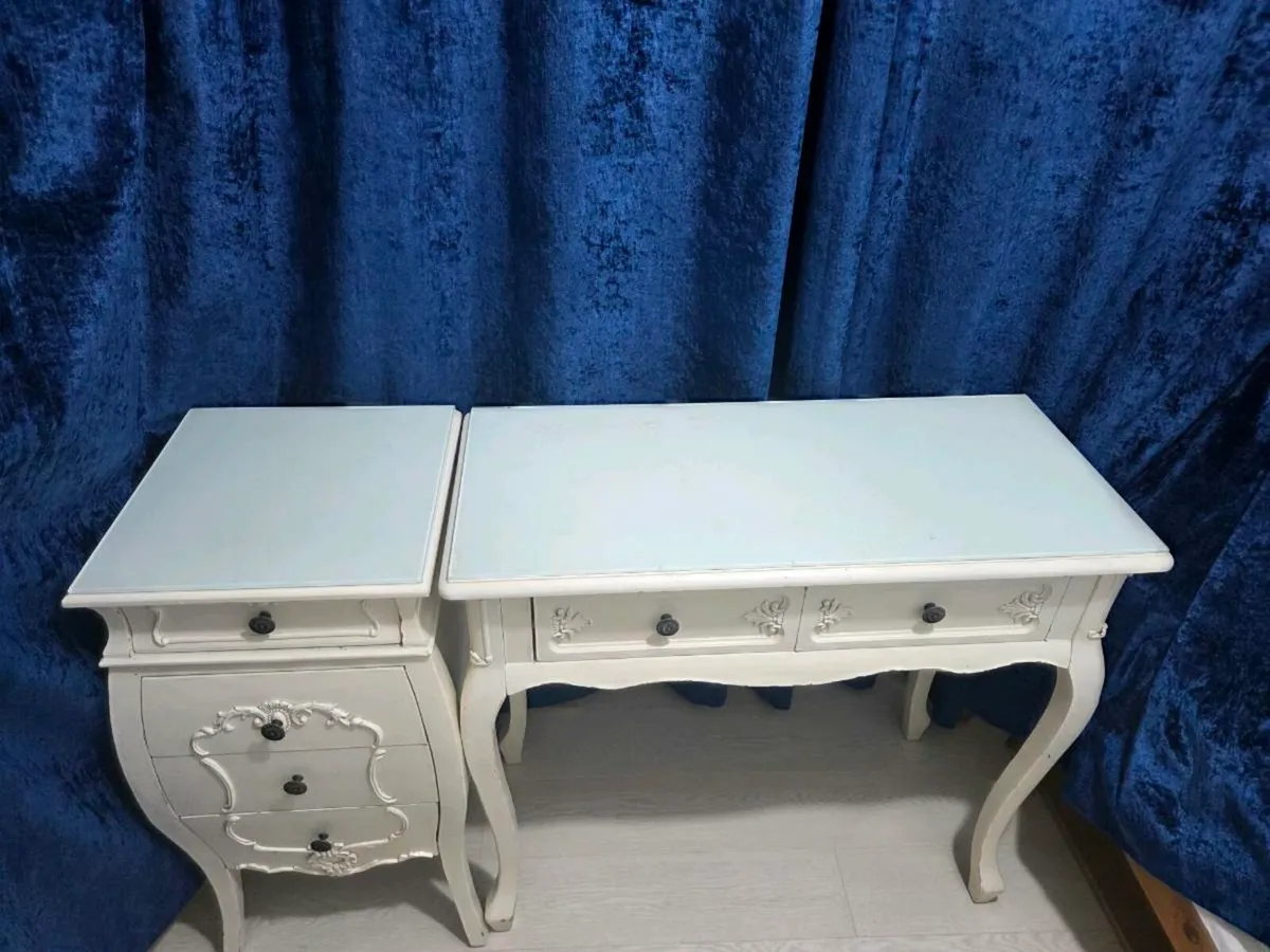 Dressing table - Image 1