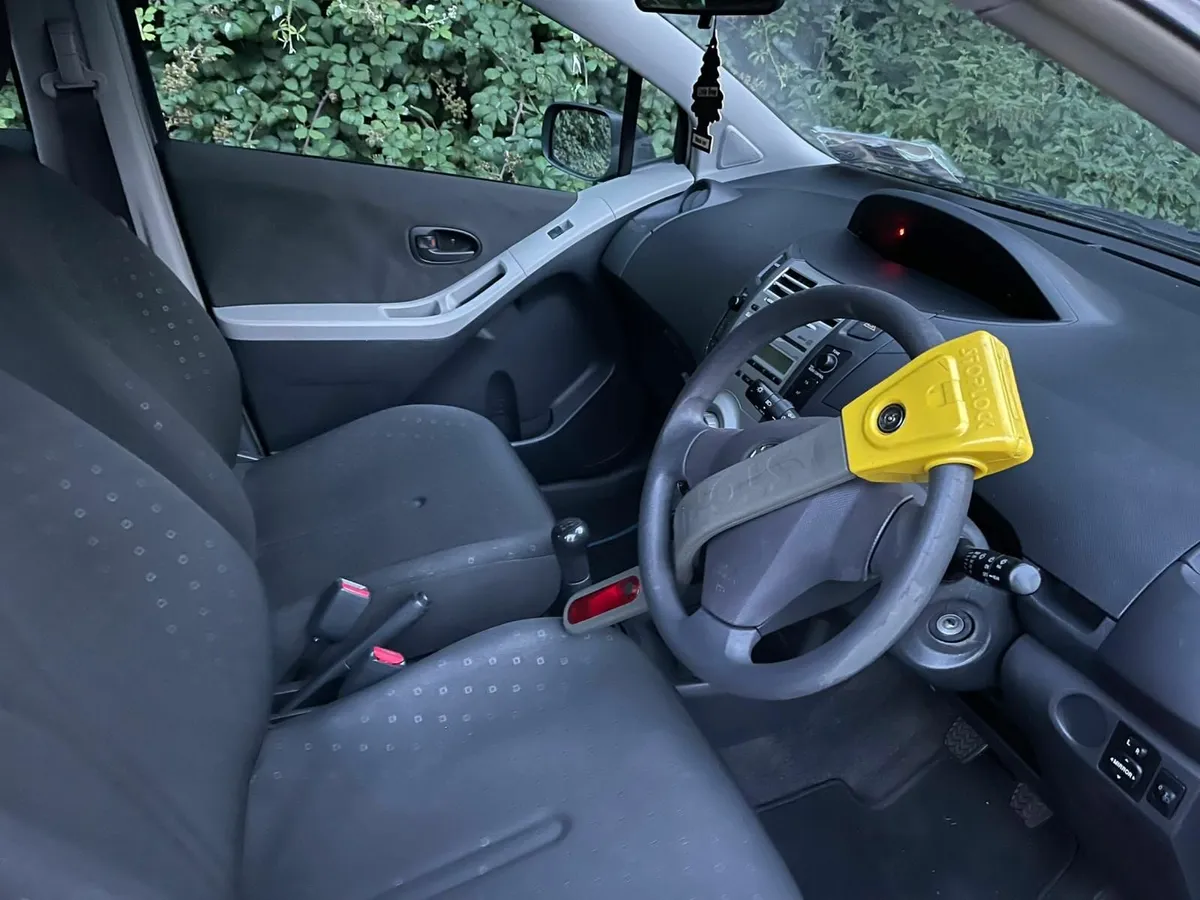 Toyota Yaris 2006 - Image 3