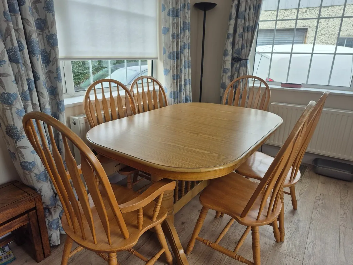 Table and 6 chairs - Image 1