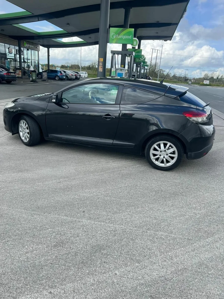 Renault Megane 2010 - Image 2