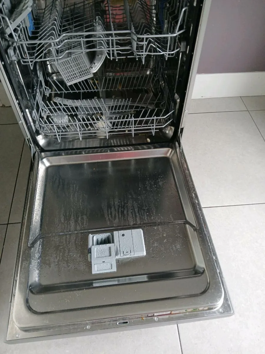 Dishwasher - Image 2
