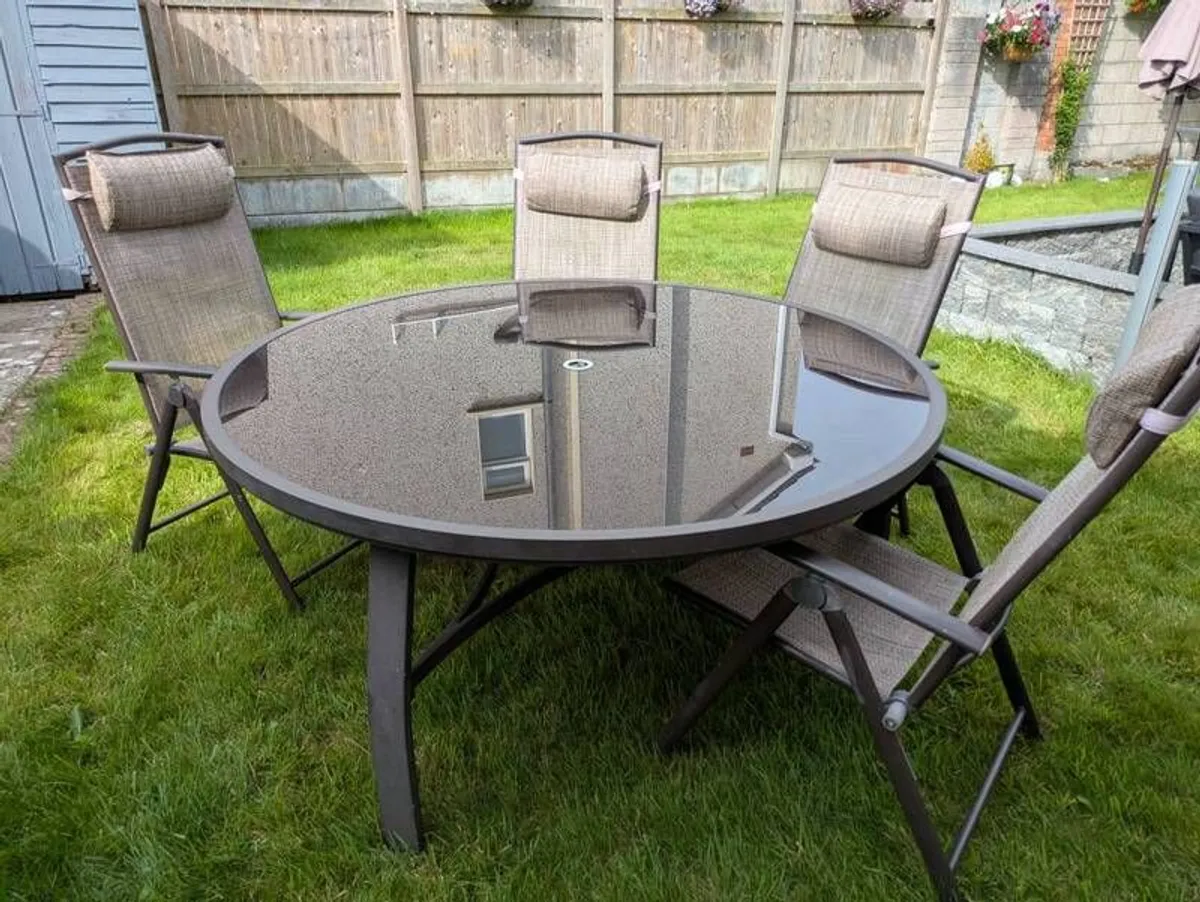 Patio set - Image 1