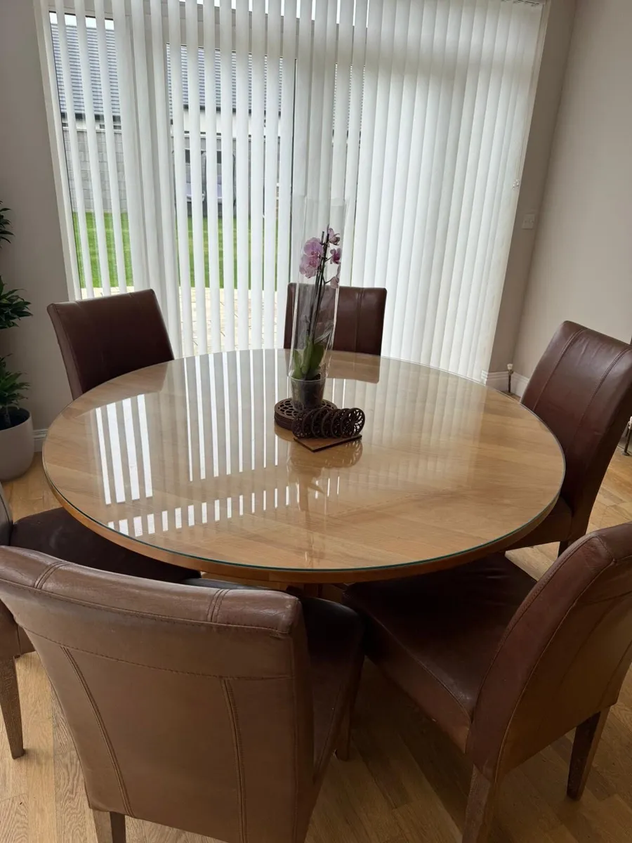 Table and 6 chairs - Image 2