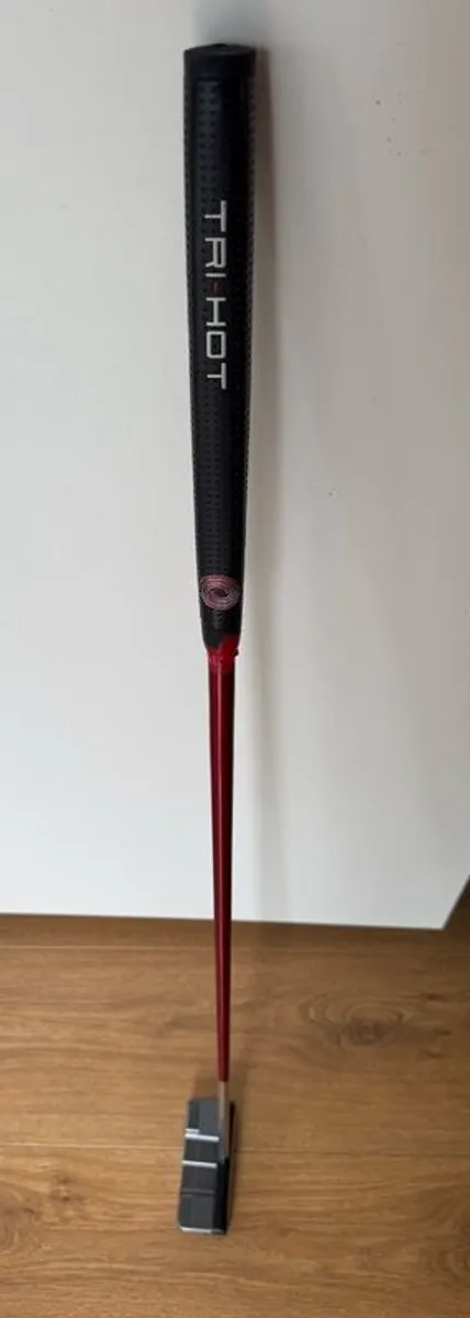 Odyssey Tri Hot Triple Wide CS Putter 35 in - Image 1