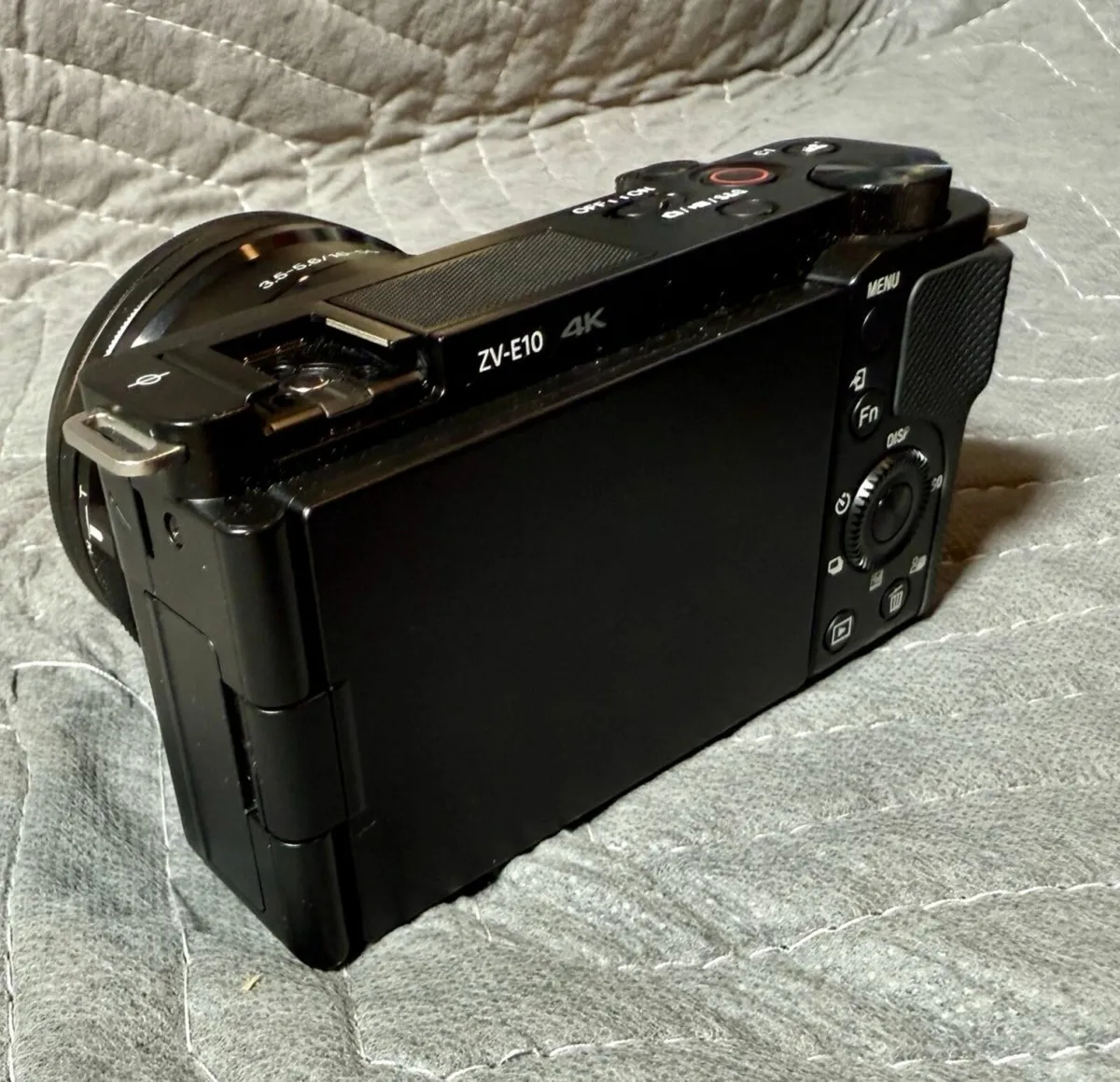 Sony Alpha ZV-E10 25.0MP Black camera (16-50mm) - Image 2