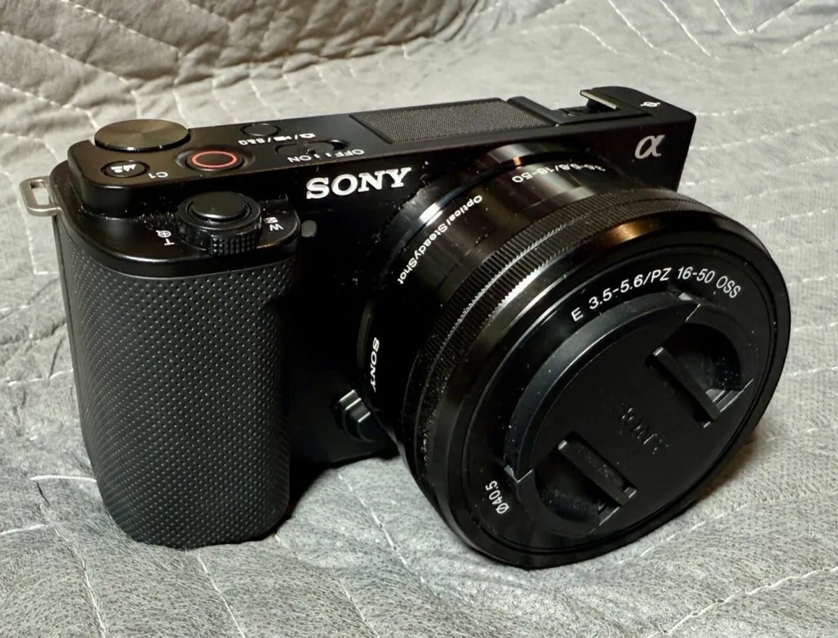 Sony Alpha ZV-E10 25.0MP Black camera (16-50mm) - Image 3