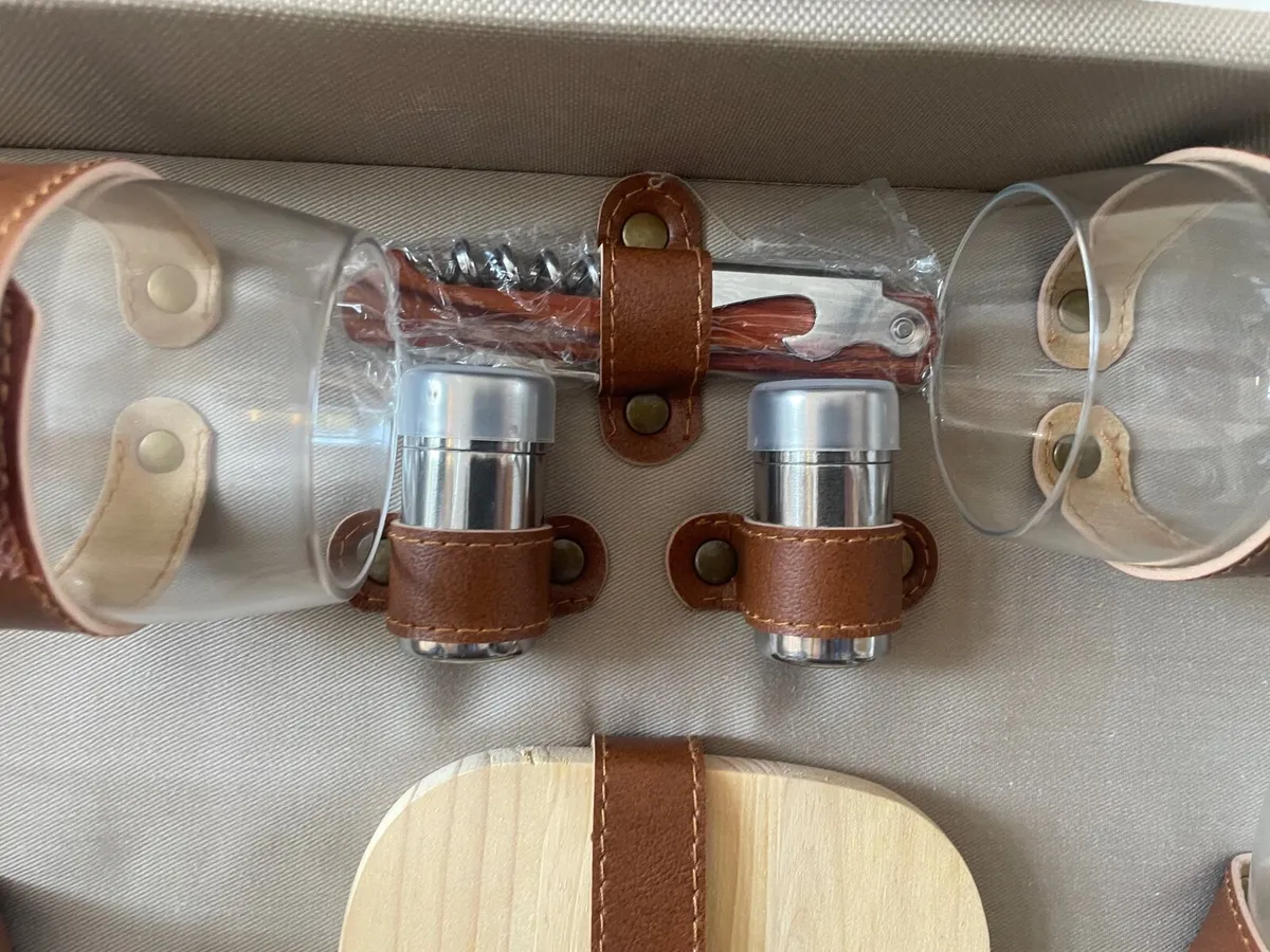 Luxury Picnic Basket - Image 2