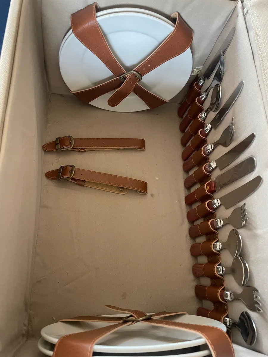 Luxury Picnic Basket - Image 3