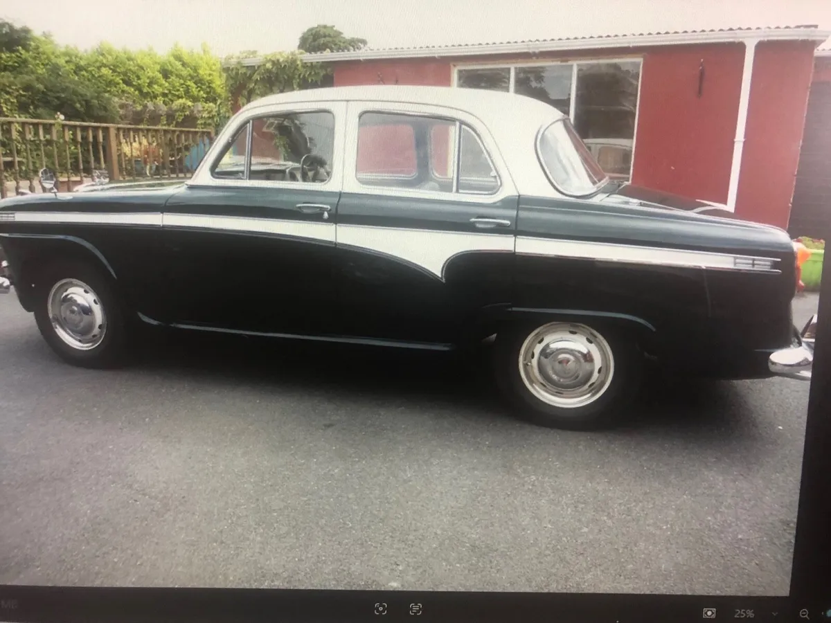 Vintage car - Image 2
