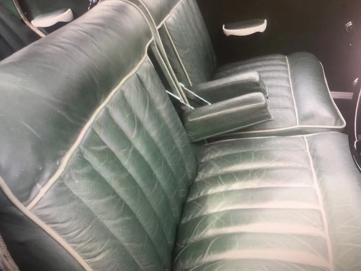 Vintage car - Image 2
