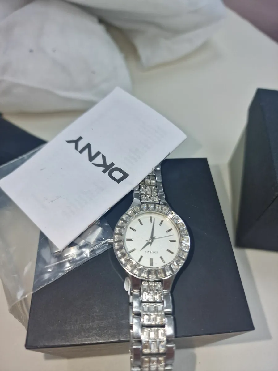 Watchs - Image 1