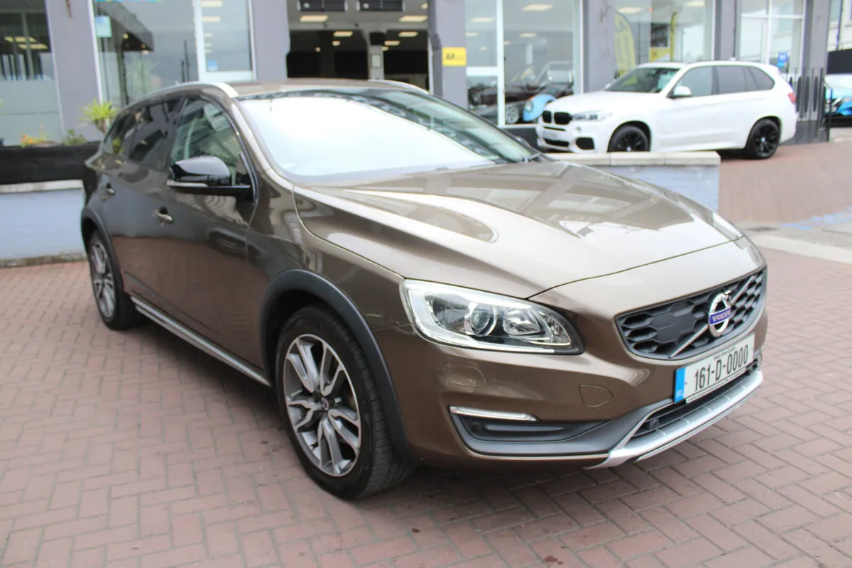 2016 Volvo V60 CROSS COUNTRY - Image 2