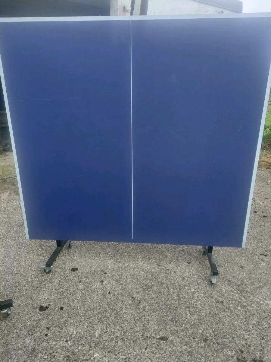 Table tennis table - Image 1