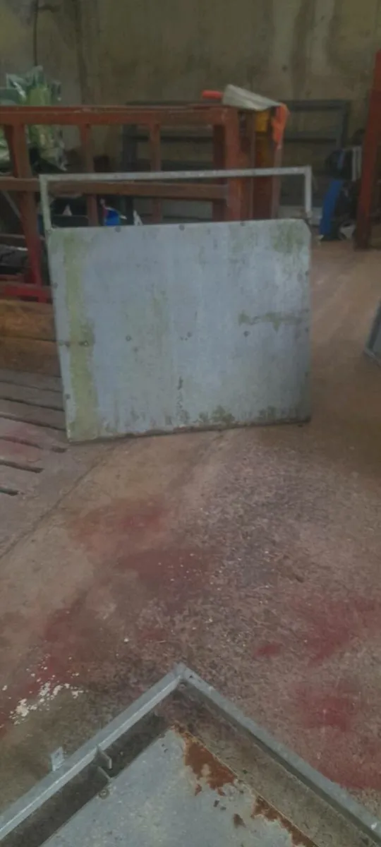 Calf pens - Image 1