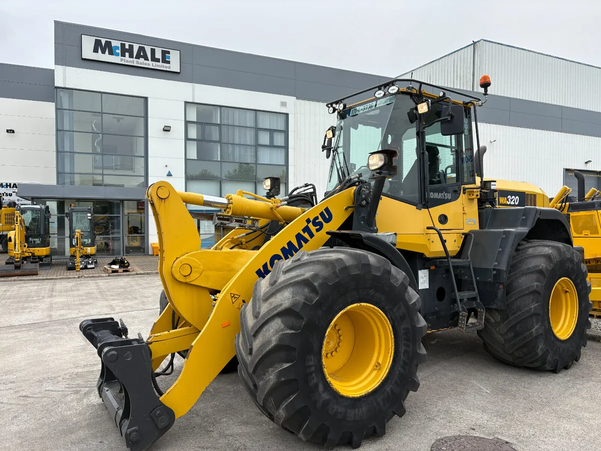 Komatsu WA320-7 - Image 1