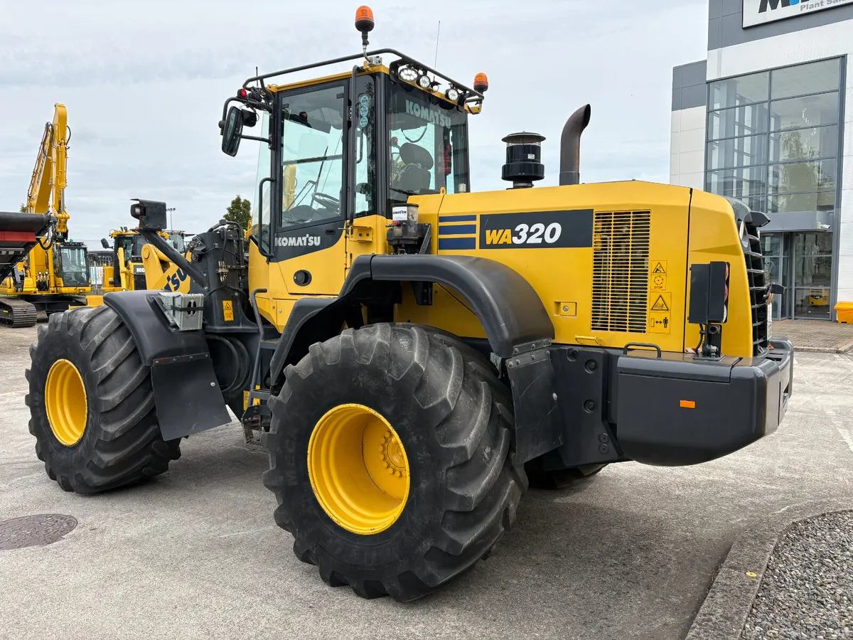 Komatsu WA320-7 - Image 4