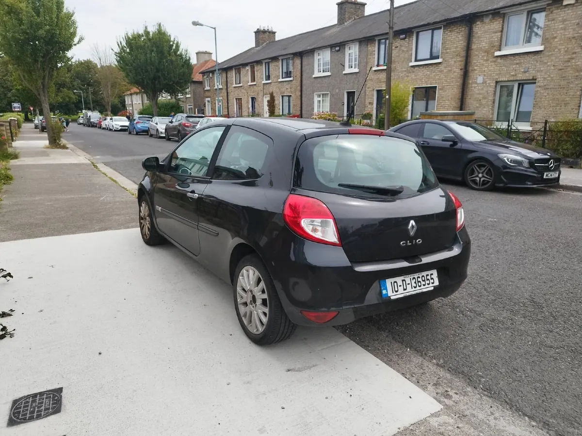 Renault Clio 2010 - Image 2