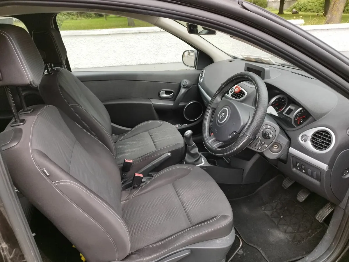 Renault Clio 2010 - Image 4