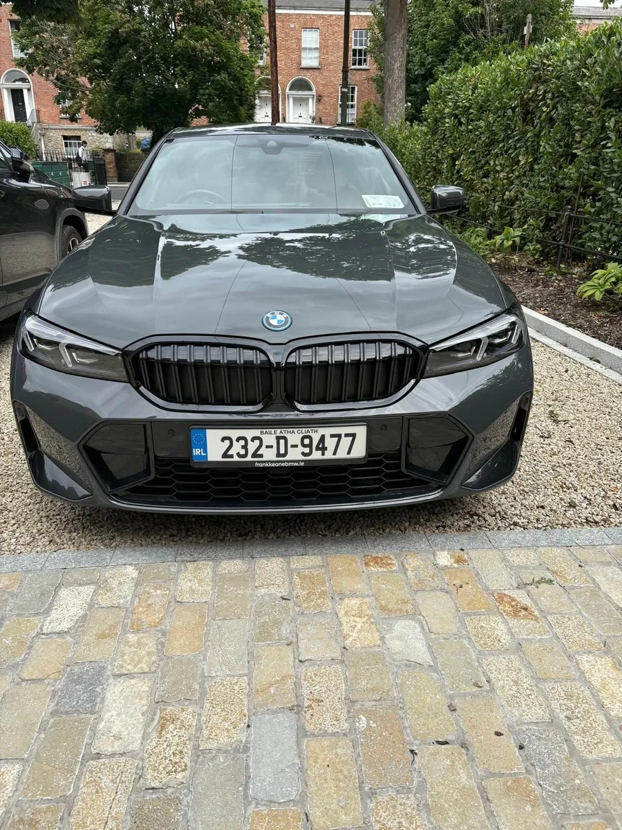 BMW 3-Series 2023 - Image 1