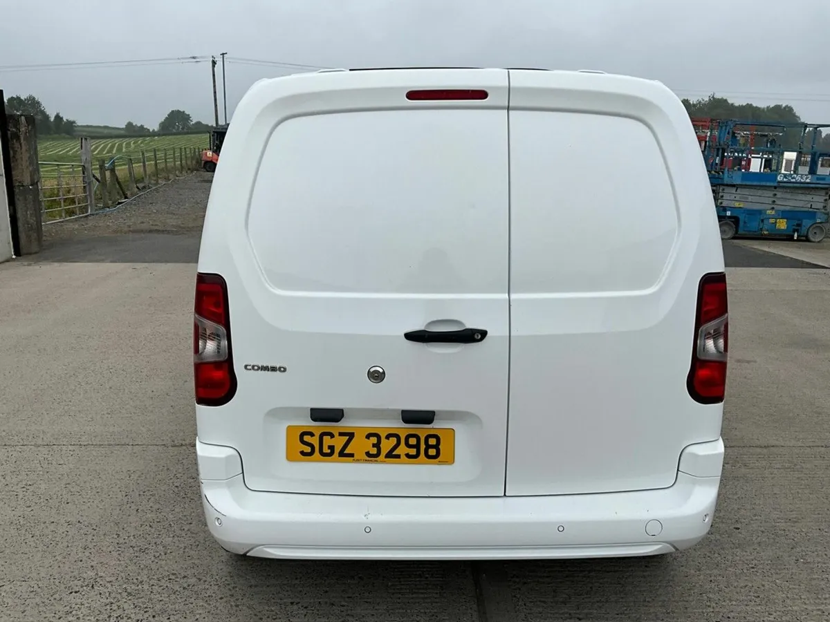 VAUXHALL COMBO 2300 1.5 TURBO D 100PS SPORTIVE - Image 3