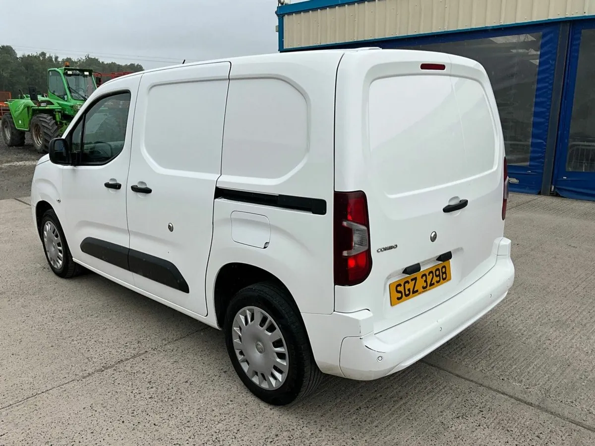 VAUXHALL COMBO 2300 1.5 TURBO D 100PS SPORTIVE - Image 4