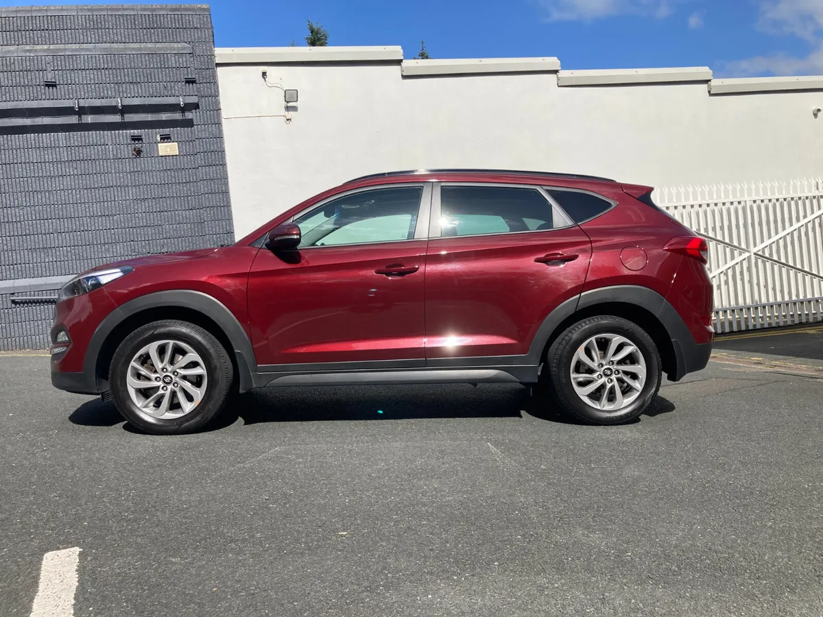 Hyundai Tucson 2016 PREMIUM TOP SPEC LOW MILEAGE - Image 4