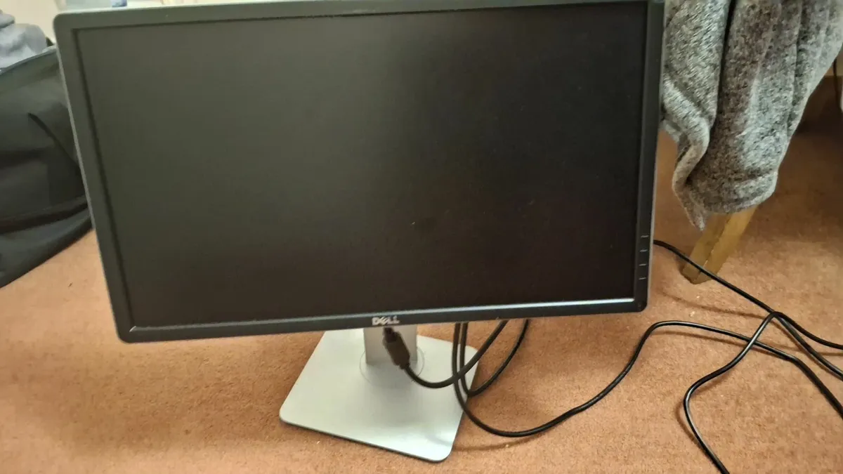 ODD ITEMS FOR SALE - Image 1